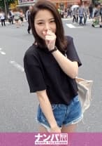 マジ軟派、初撮。 1371 クイズと騙されて生ち○ぽを握らされちゃう天然女子！驚き戸惑うもついつい巨根をチラ見！その一瞬を見逃さないナンパ師に丸め込まれて流されSEX！！